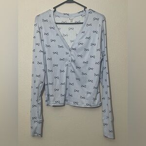 No Boundaries Light Blue Bow Pattern Long Sleeve Top size XL